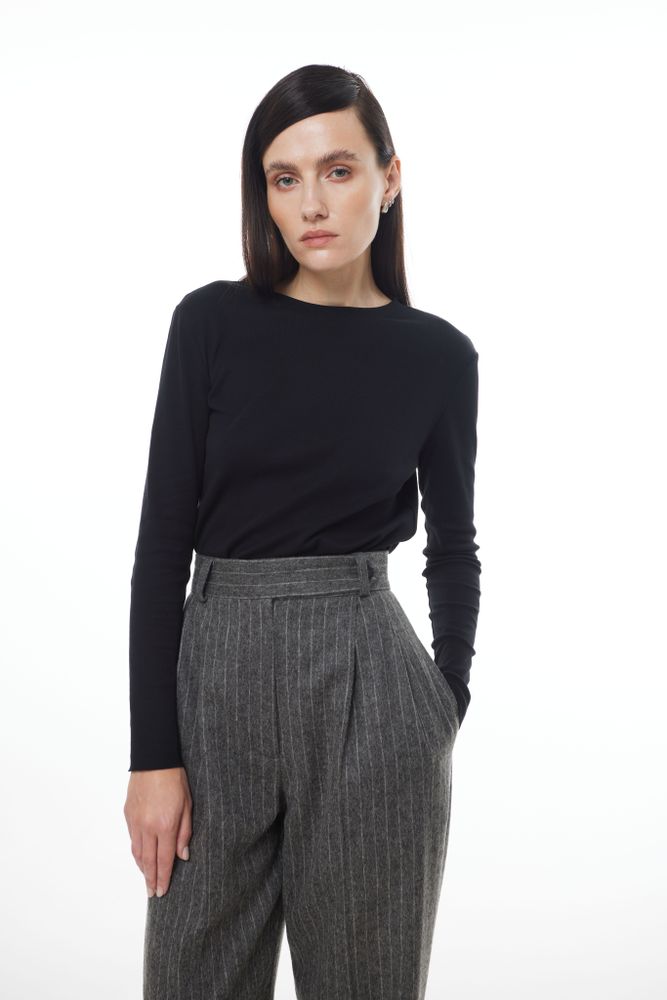 Лонгслів в чорному кольорі